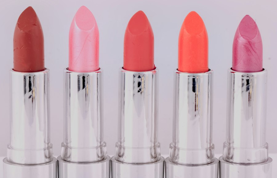 Cinco batons de cores diferentes